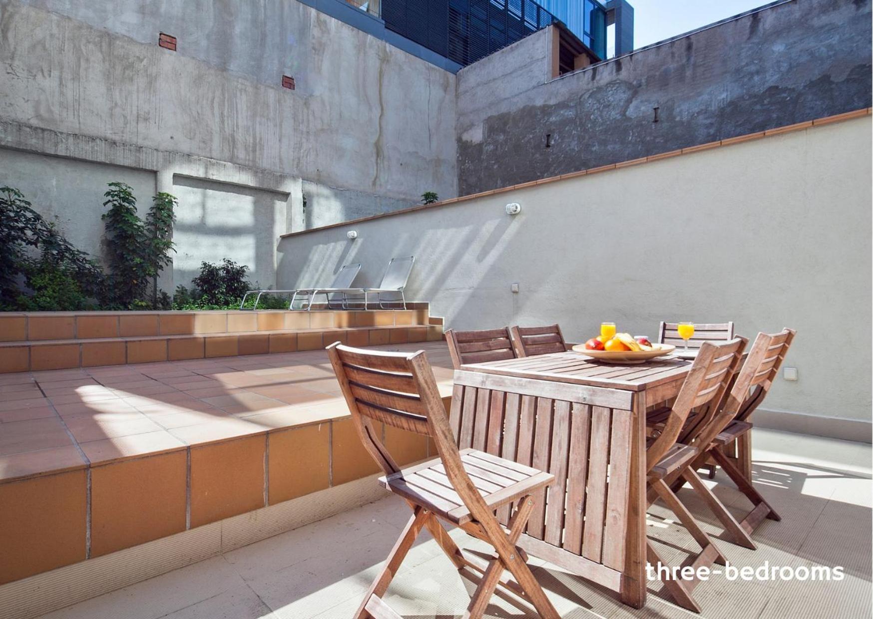 Inside Barcelona Apartments Sants — Photos 3